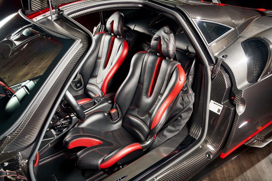 Интерьер Pagani Huayra BC 2017 года  (фото 10 из 15)